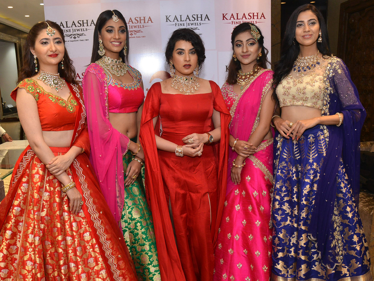 Kalasha Fine Jewels 2nd Anniversary Curtain Raiser Jewellery Fashion Show - Sakshi14