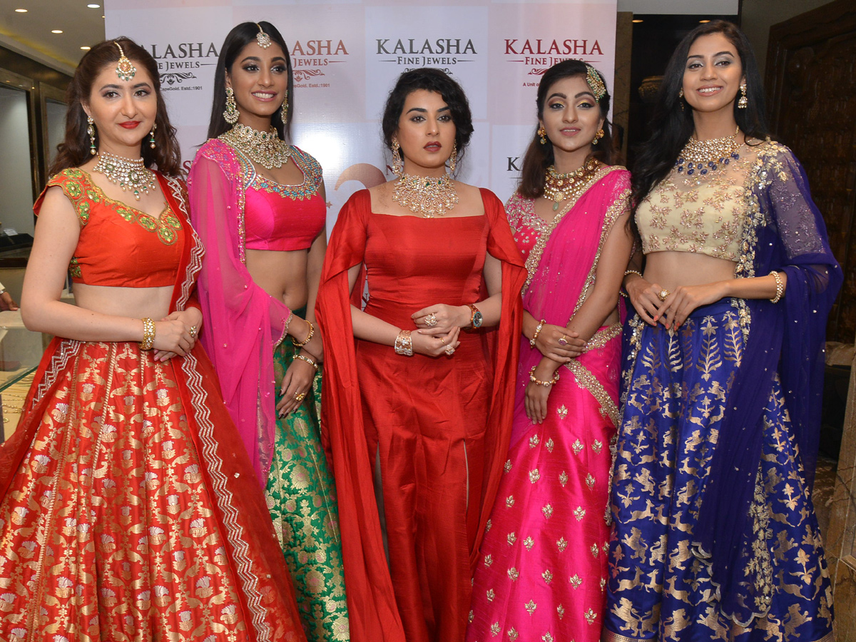 Kalasha Fine Jewels 2nd Anniversary Curtain Raiser Jewellery Fashion Show - Sakshi15