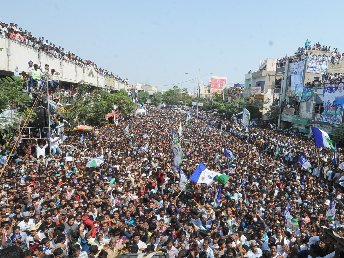 YS Jagan Speech at Tadipatri Public Meeting Photo Gallery - Sakshi12