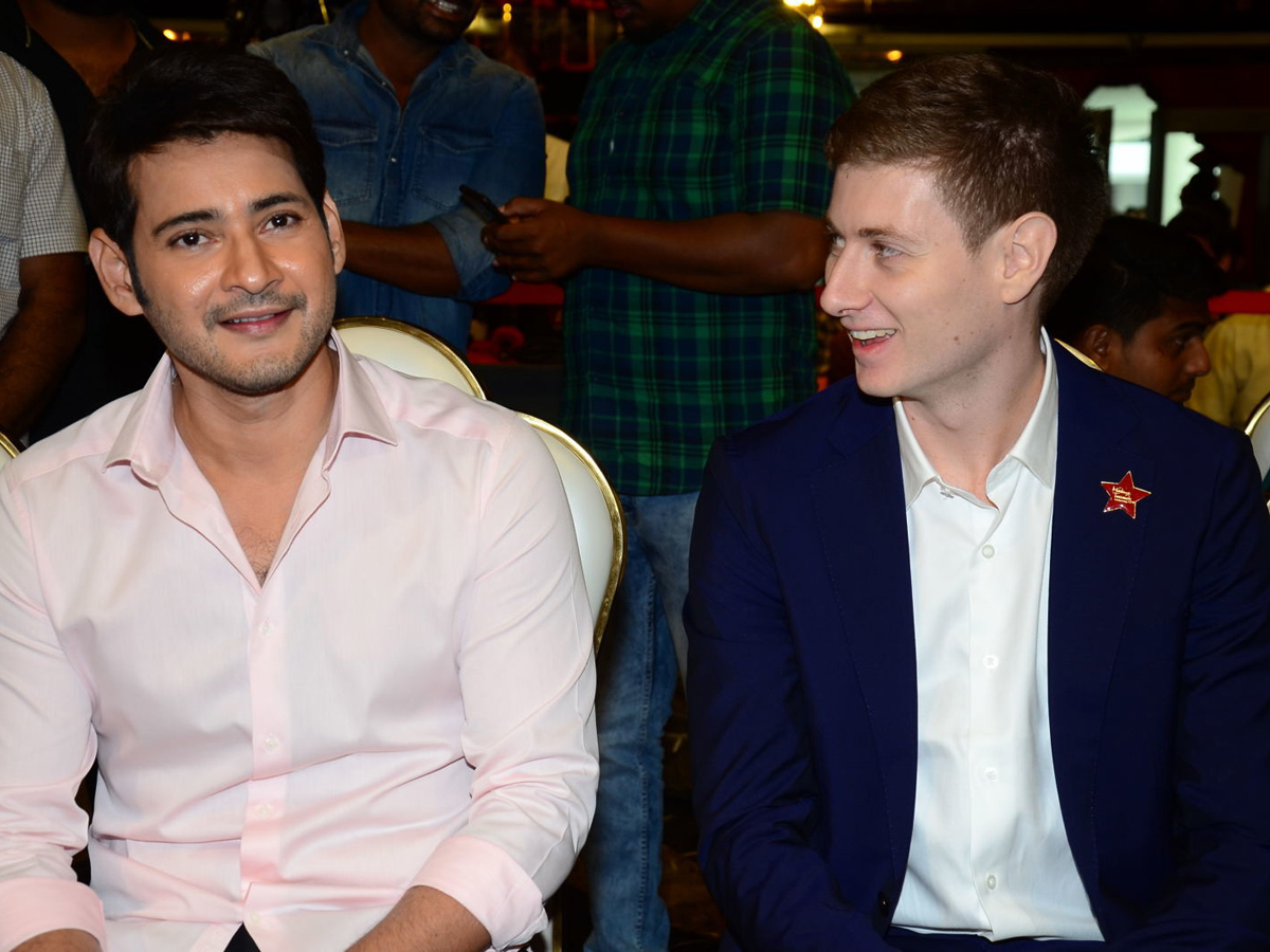 Mahesh unveils his MadameTussauds Photo Gallery - Sakshi11