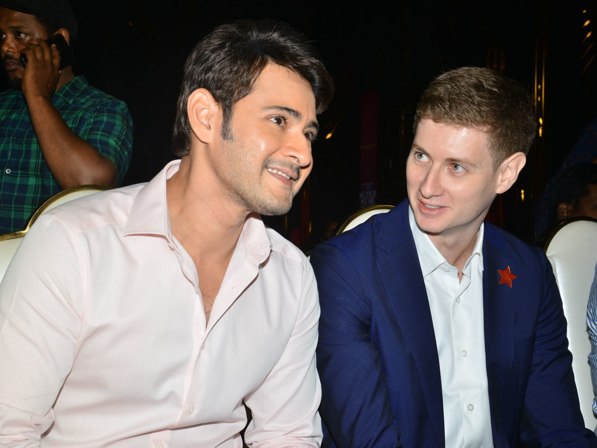 Mahesh unveils his MadameTussauds Photo Gallery - Sakshi5