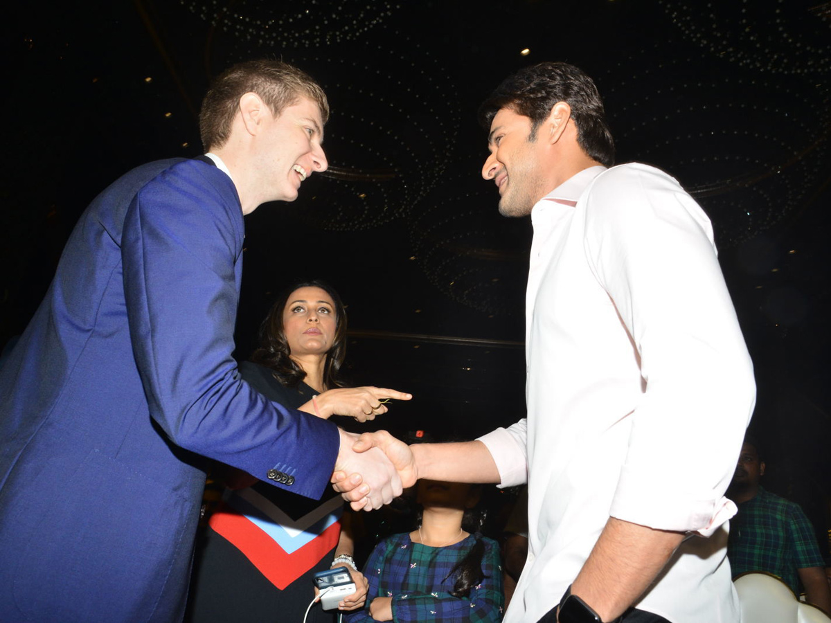 Mahesh unveils his MadameTussauds Photo Gallery - Sakshi7