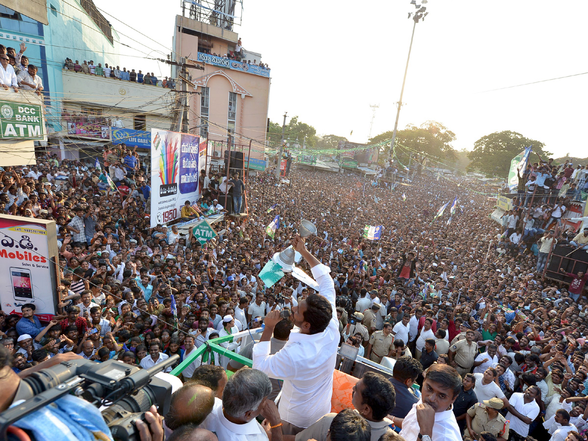 YS Jagan Public Meet From Madanapalle Photo Gallery - Sakshi16