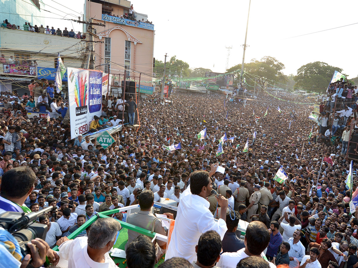 YS Jagan Public Meet From Madanapalle Photo Gallery - Sakshi17