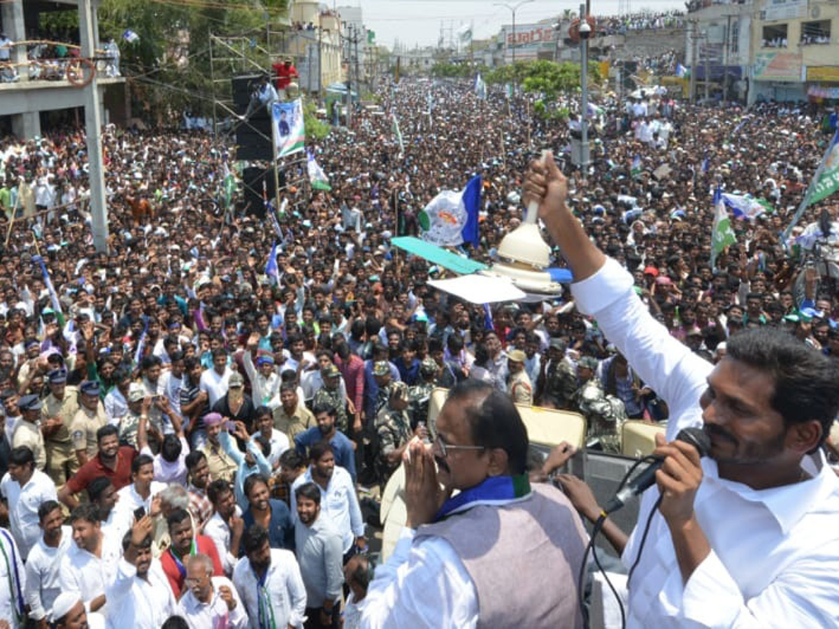 ys jagan election meeting In Kurnool district Photo Gallery - Sakshi9