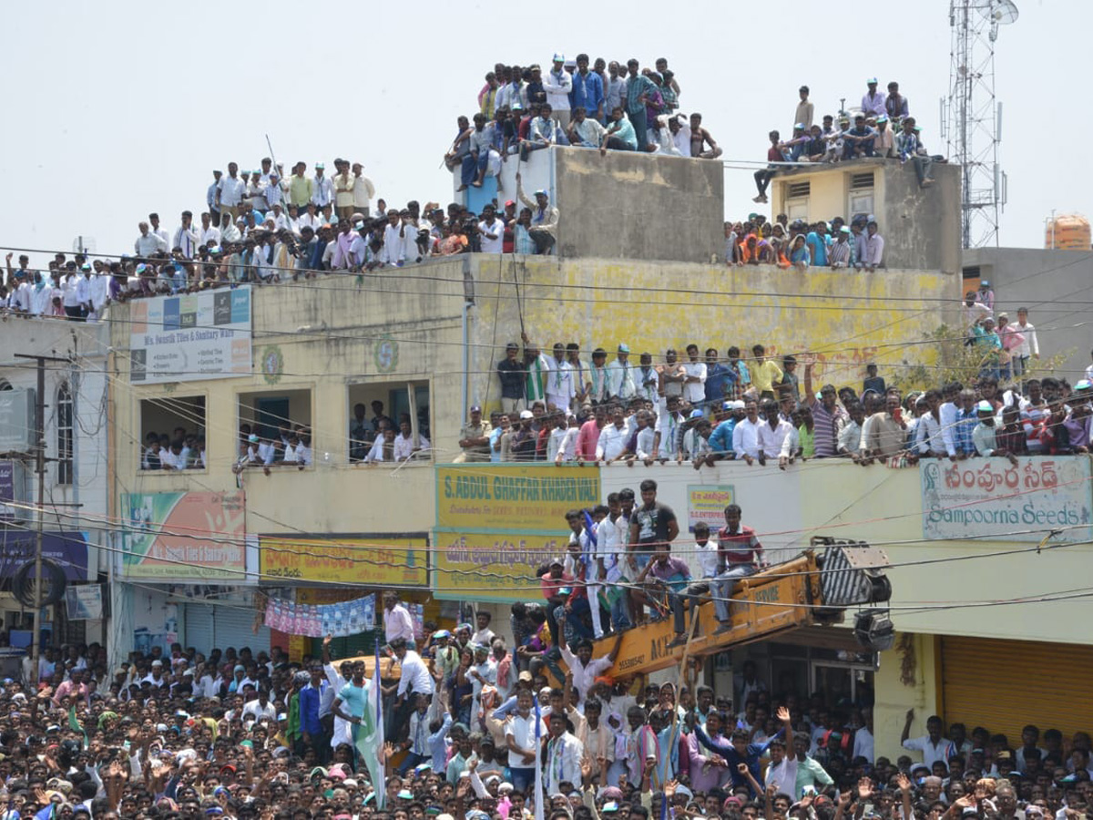 ys jagan election meeting In Kurnool district Photo Gallery - Sakshi10