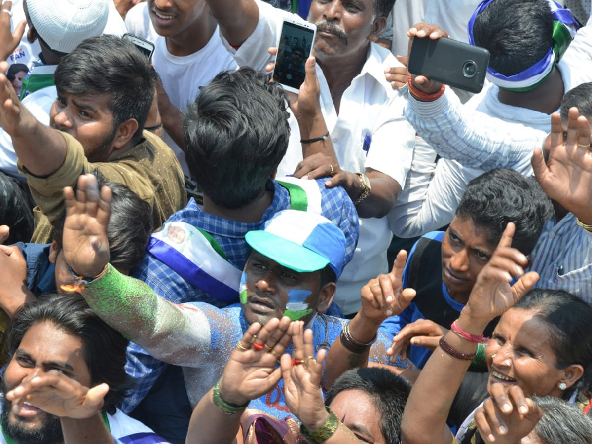 ys jagan election meeting In Kurnool district Photo Gallery - Sakshi11