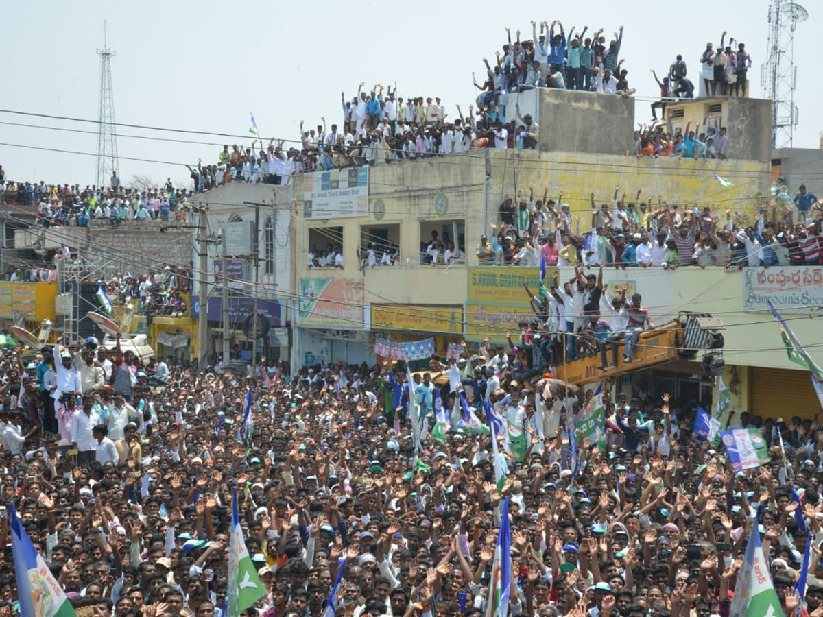 ys jagan election meeting In Kurnool district Photo Gallery - Sakshi12