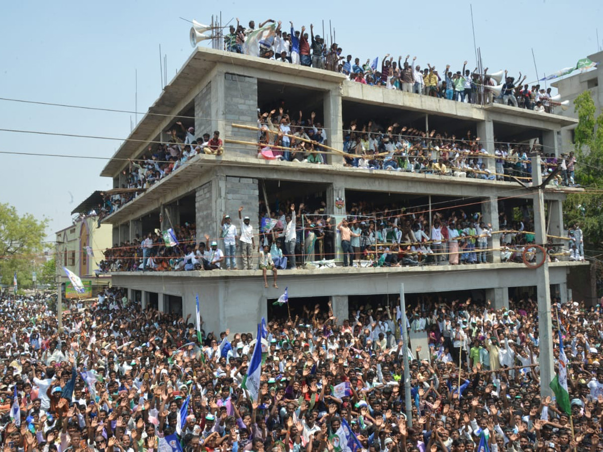 ys jagan election meeting In Kurnool district Photo Gallery - Sakshi14