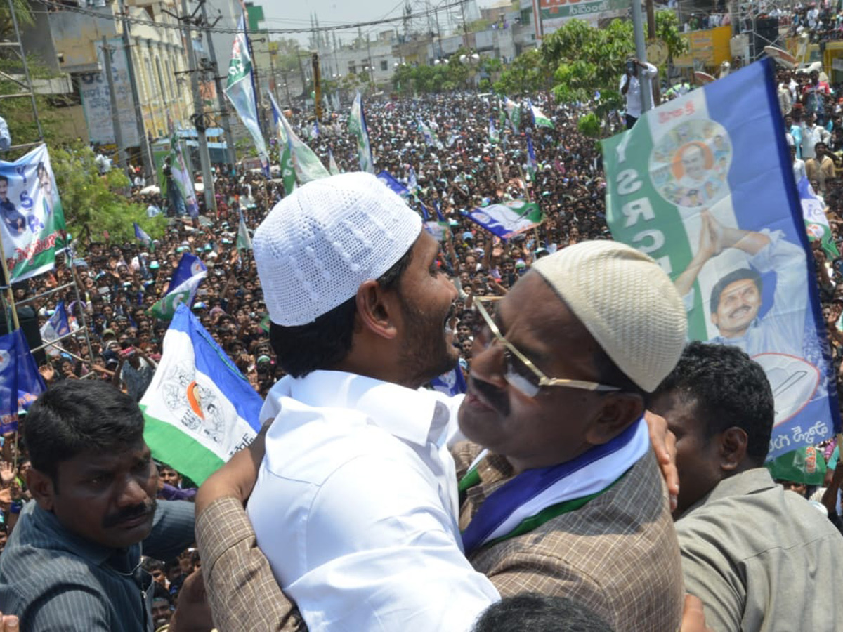 ys jagan election meeting In Kurnool district Photo Gallery - Sakshi15