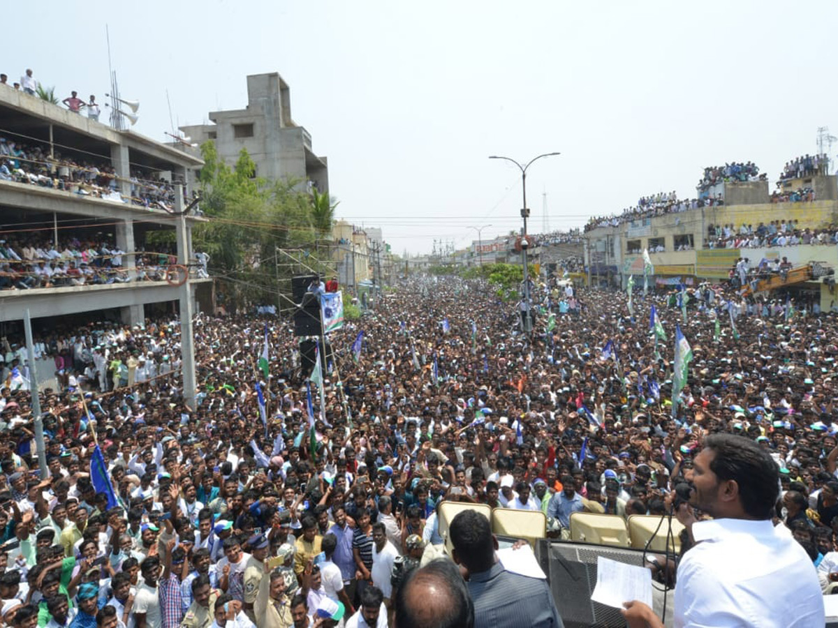 ys jagan election meeting In Kurnool district Photo Gallery - Sakshi16