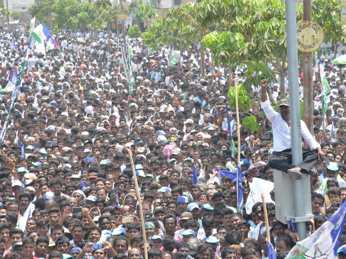 ys jagan election meeting In Kurnool district Photo Gallery - Sakshi5