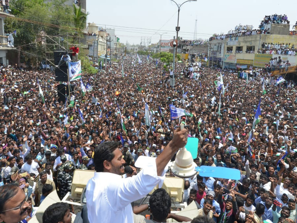 ys jagan election meeting In Kurnool district Photo Gallery - Sakshi7