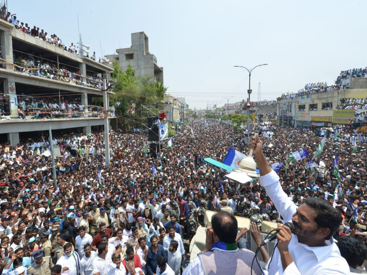 ys jagan election meeting In Kurnool district Photo Gallery - Sakshi8