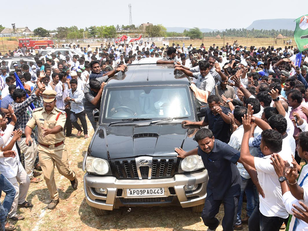  YS Jagan Public Meeting Payakaraopeta PHoto Gallery - Sakshi17