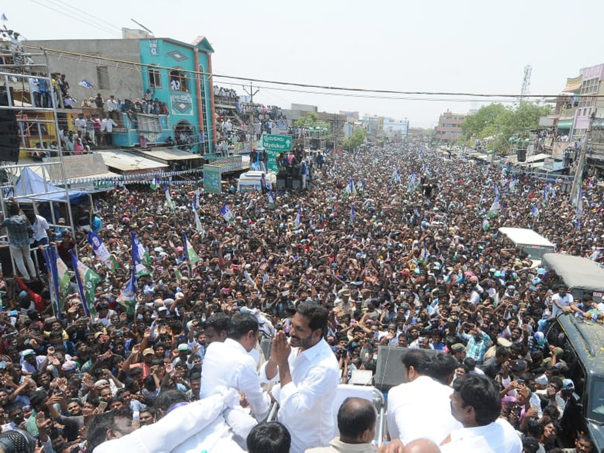 YS Jagan public meeting at Mydukur Photo Gallery - Sakshi2