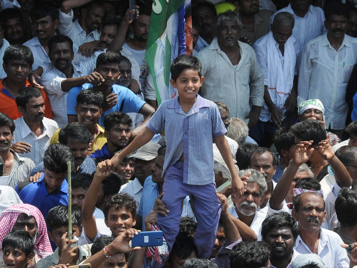 YS Jagan public meeting at Mydukur Photo Gallery - Sakshi14