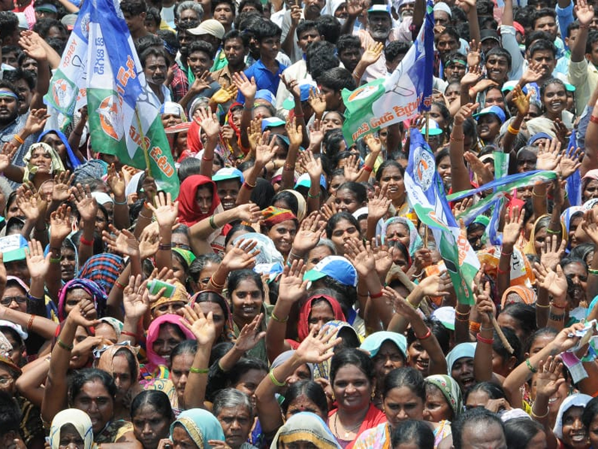 YS Jagan public meeting at Mydukur Photo Gallery - Sakshi15