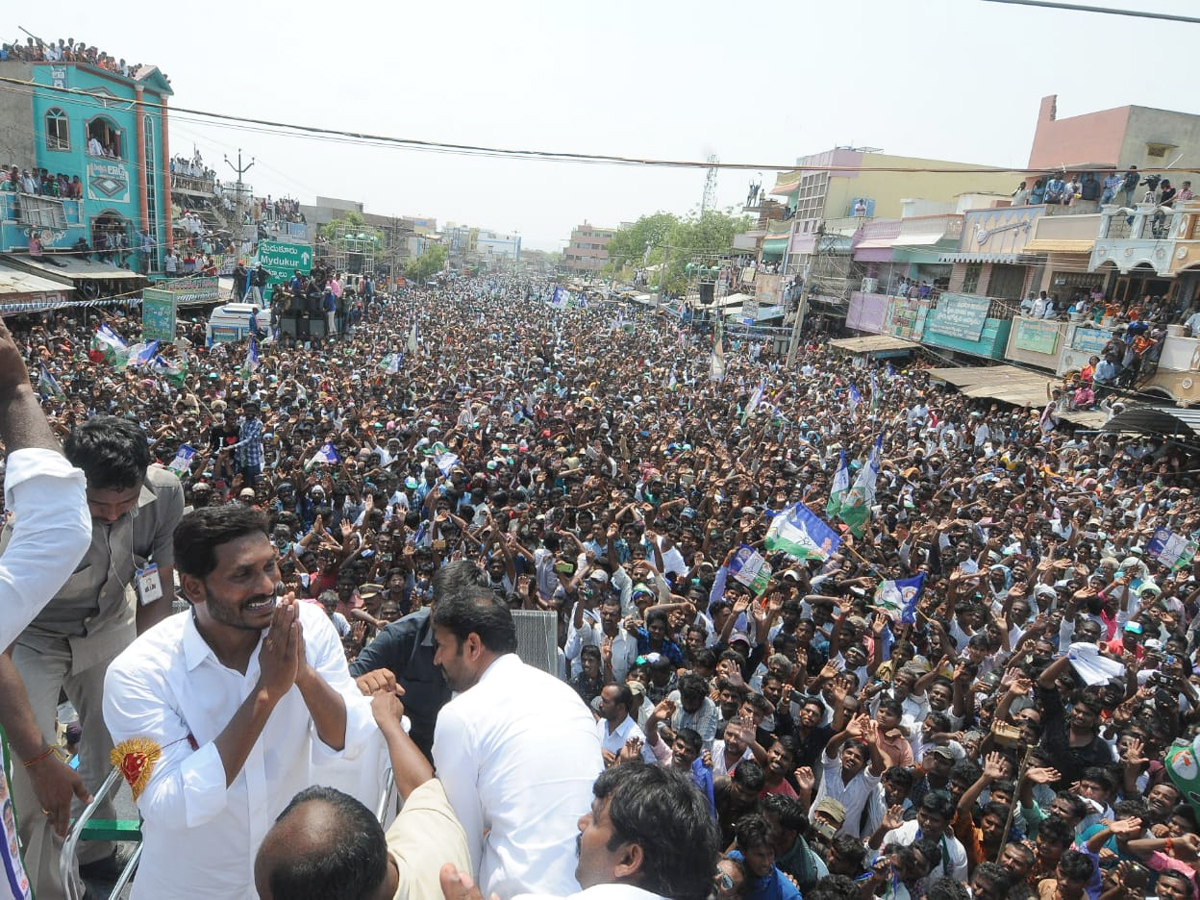 YS Jagan public meeting at Mydukur Photo Gallery - Sakshi8