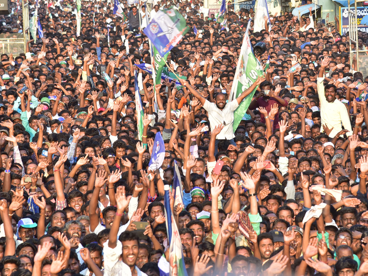 YS Jagan public meeting at Puttur in Chittoor District Photo Gallery - Sakshi2