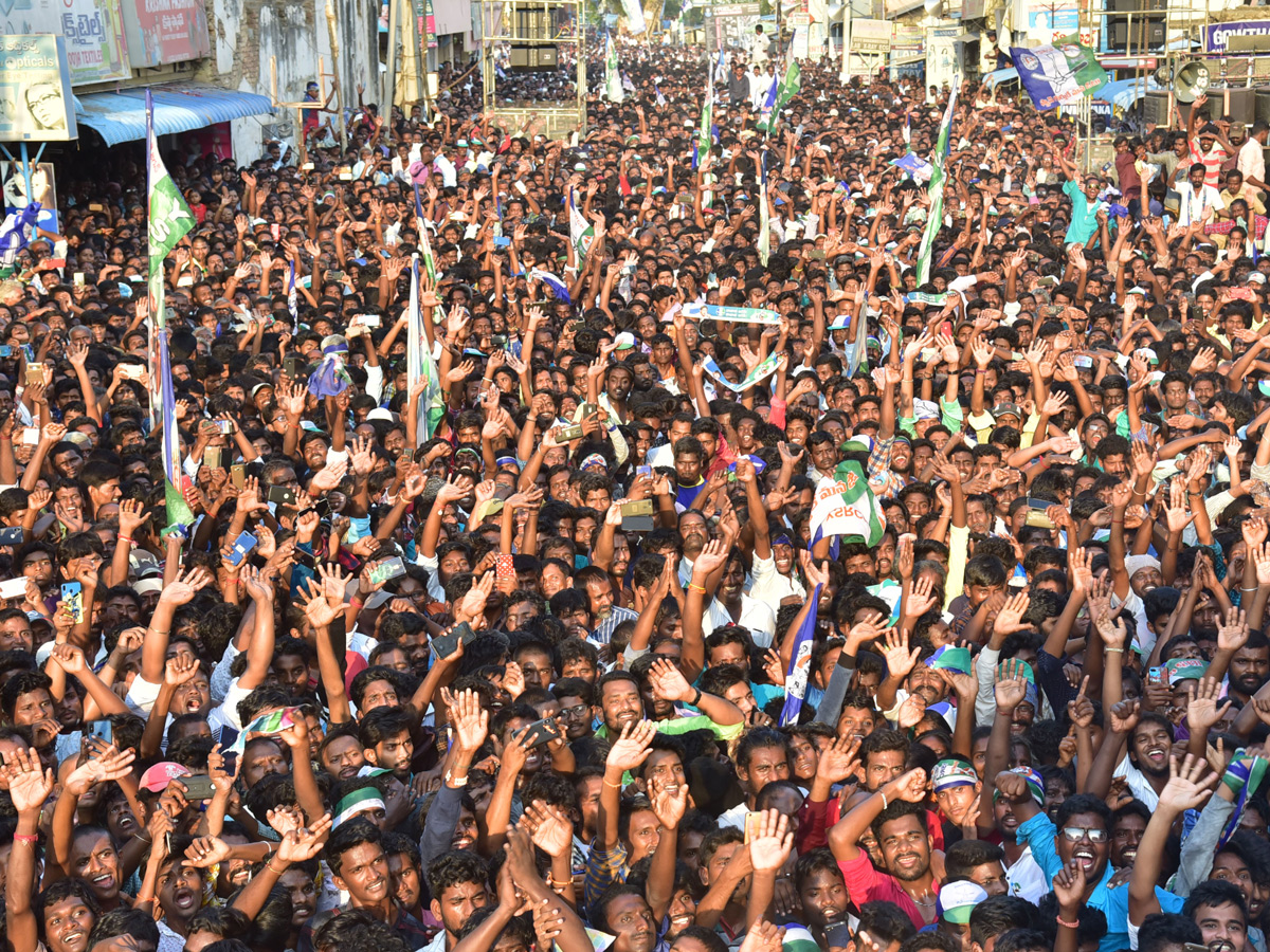 YS Jagan public meeting at Puttur in Chittoor District Photo Gallery - Sakshi3