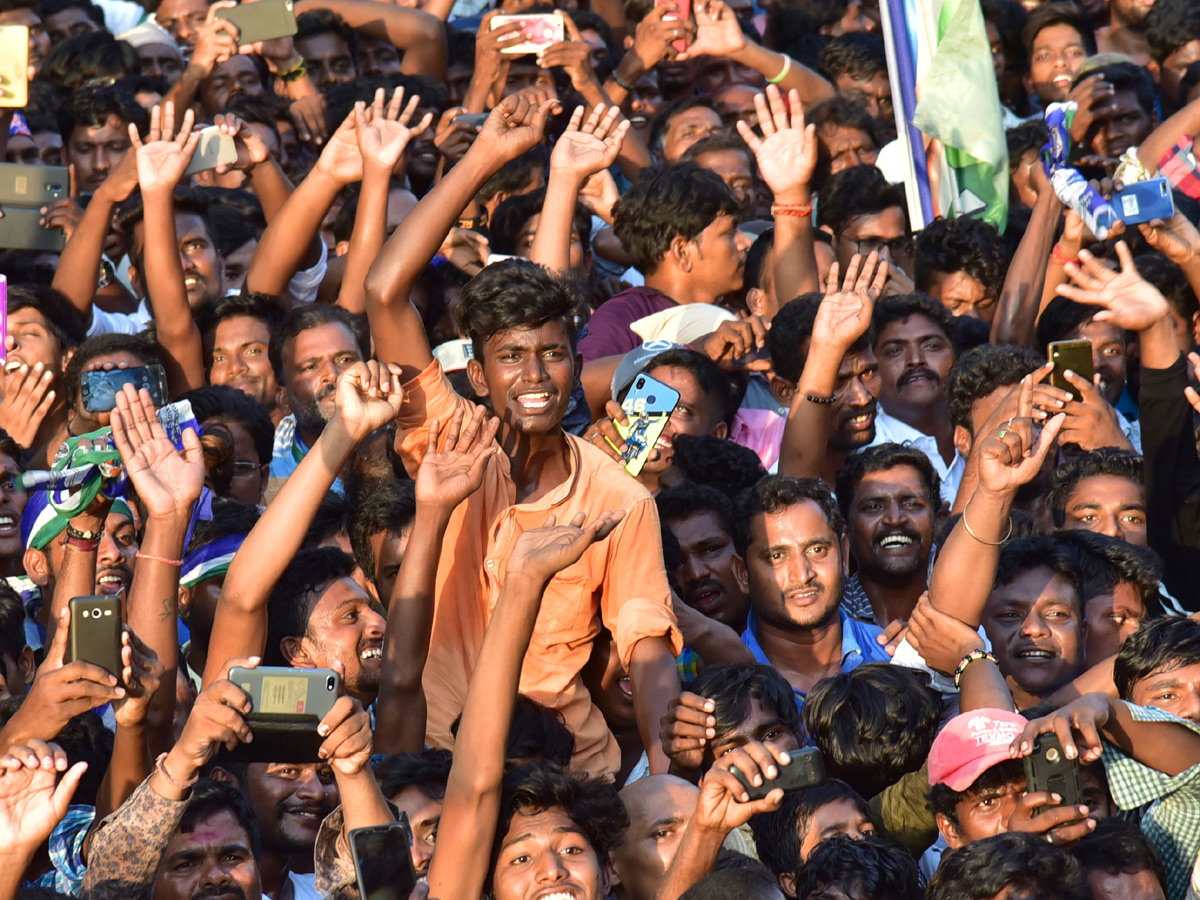 YS Jagan public meeting at Puttur in Chittoor District Photo Gallery - Sakshi4