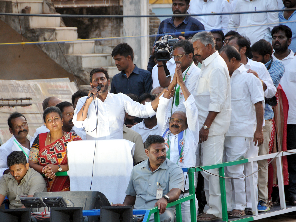 YS Jagan public meeting at Puttur in Chittoor District Photo Gallery - Sakshi9