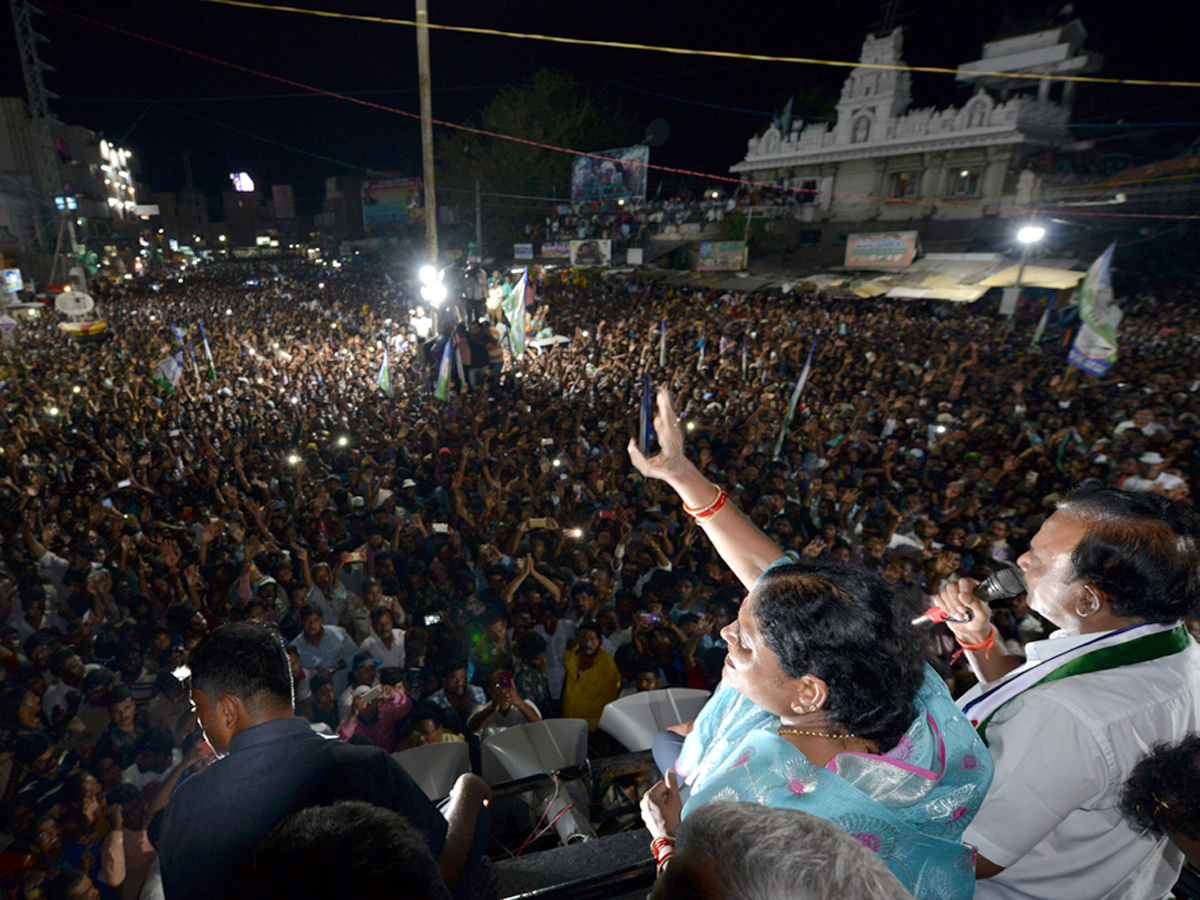 YS Vijayamma Election Campaign At Markapuram Photo Gallery - Sakshi1