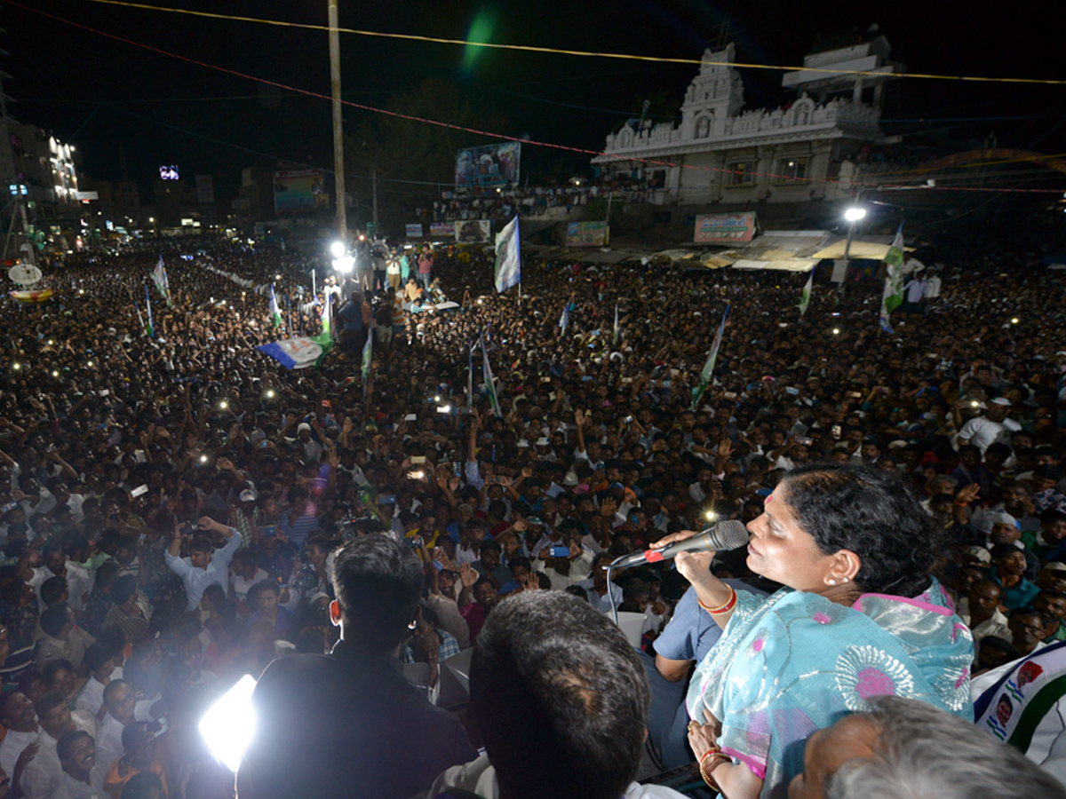 YS Vijayamma Election Campaign At Markapuram Photo Gallery - Sakshi4