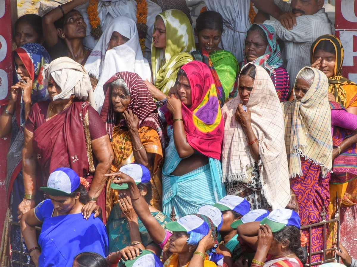 YS Vijayamma Public Meeting at kanigiri Photo Gallery - Sakshi12