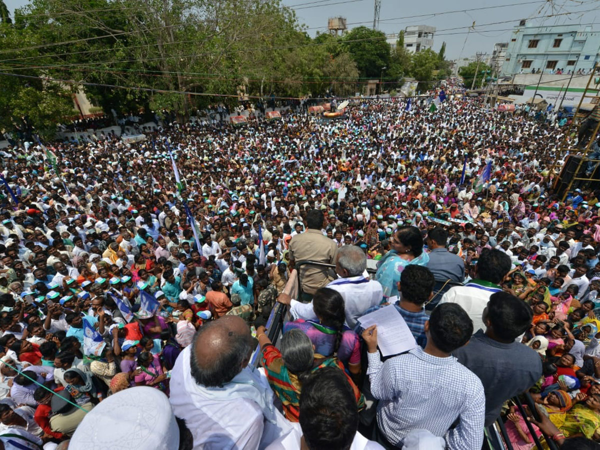 Ys vijayamma Election Meeting in Kandukur Photo Gallery - Sakshi13