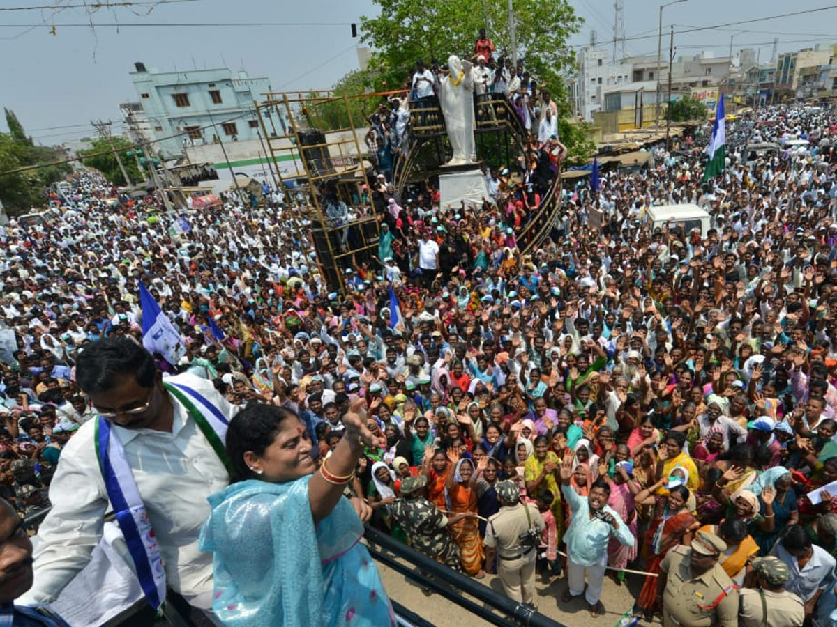 Ys vijayamma Election Meeting in Kandukur Photo Gallery - Sakshi15