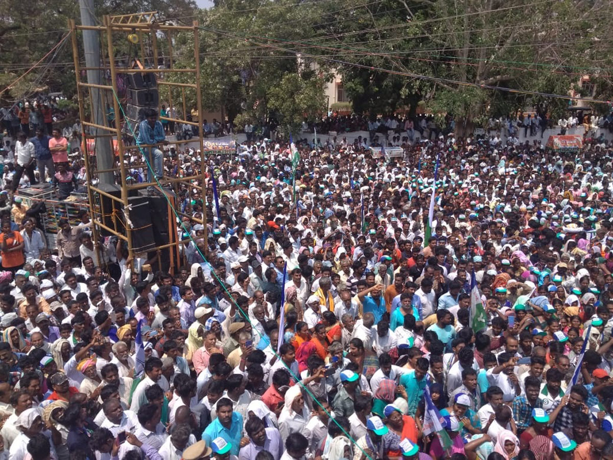 Ys vijayamma Election Meeting in Kandukur Photo Gallery - Sakshi16