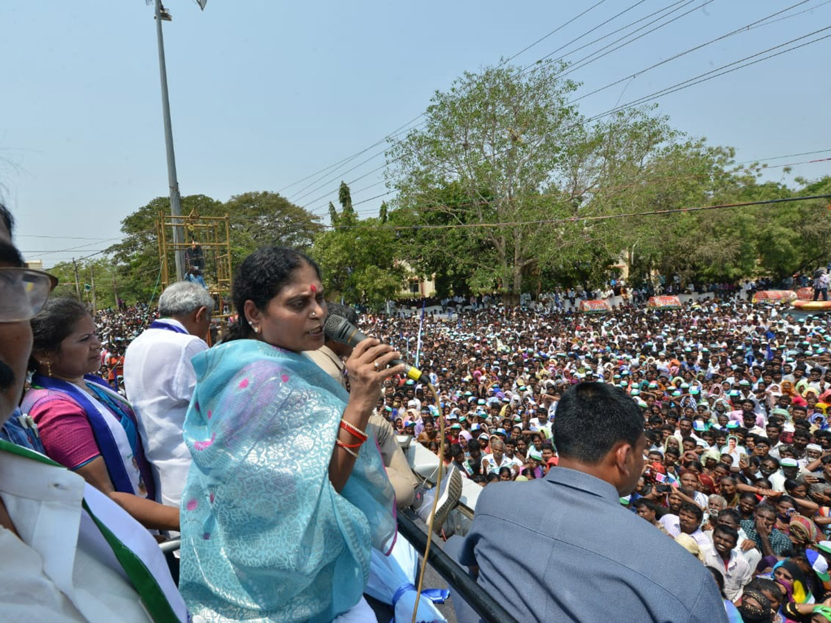 Ys vijayamma Election Meeting in Kandukur Photo Gallery - Sakshi4