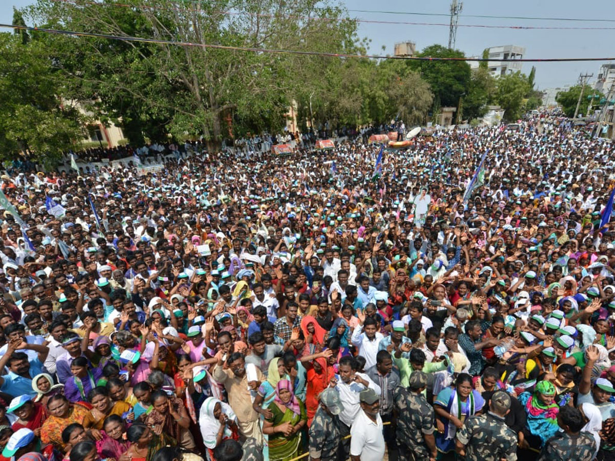 Ys vijayamma Election Meeting in Kandukur Photo Gallery - Sakshi5