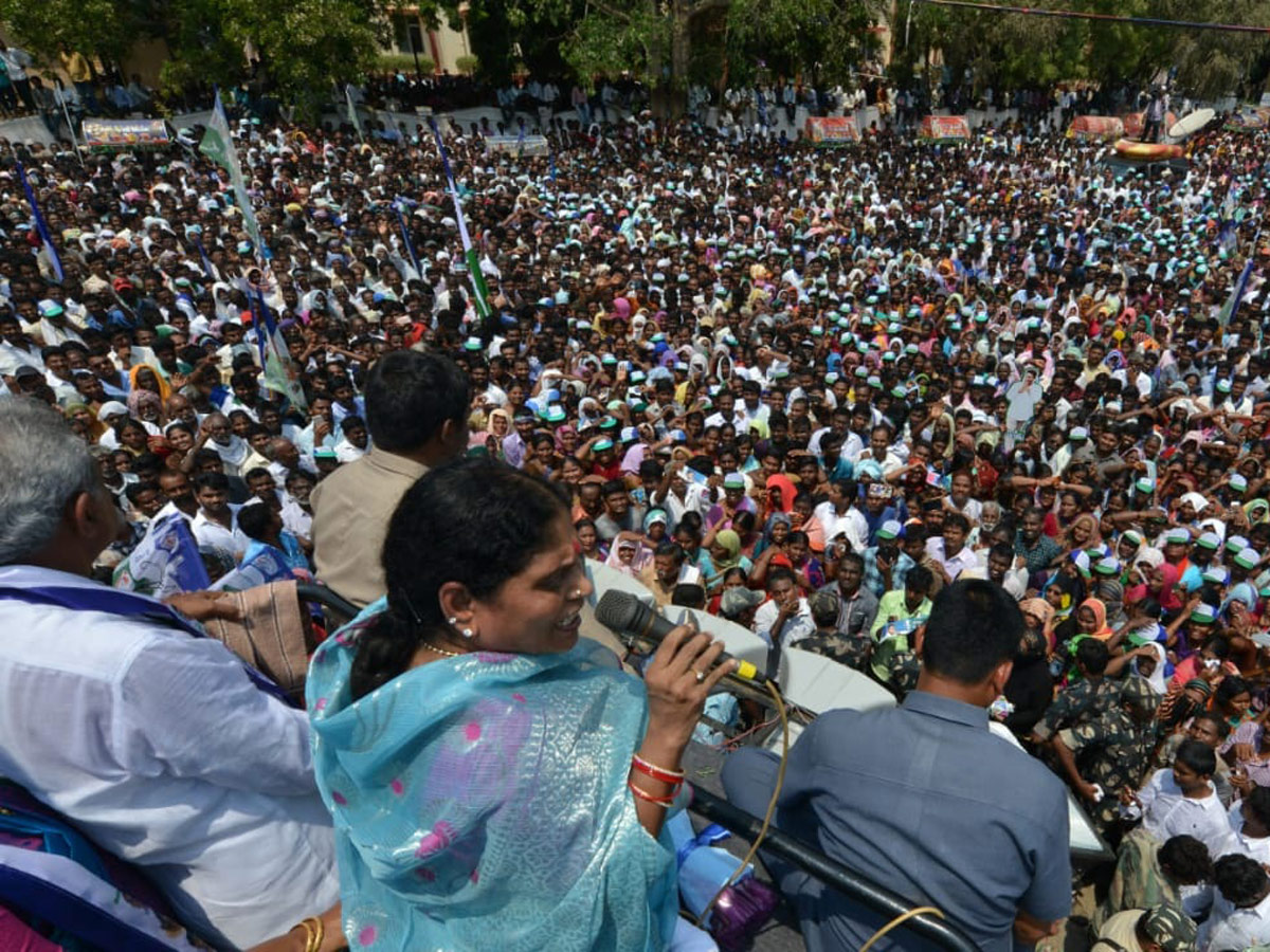 Ys vijayamma Election Meeting in Kandukur Photo Gallery - Sakshi6