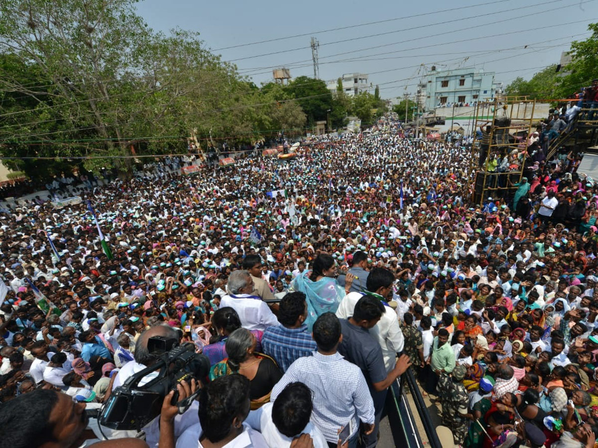 Ys vijayamma Election Meeting in Kandukur Photo Gallery - Sakshi7