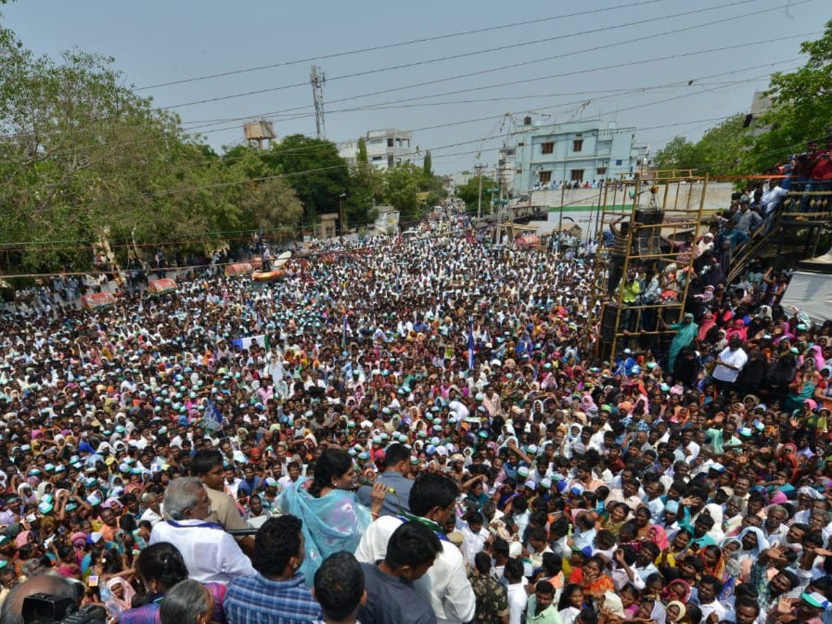 Ys vijayamma Election Meeting in Kandukur Photo Gallery - Sakshi8