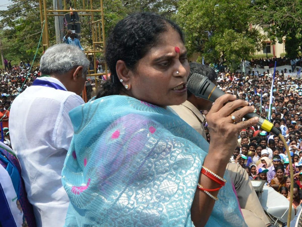 Ys vijayamma Election Meeting in Kandukur Photo Gallery - Sakshi9