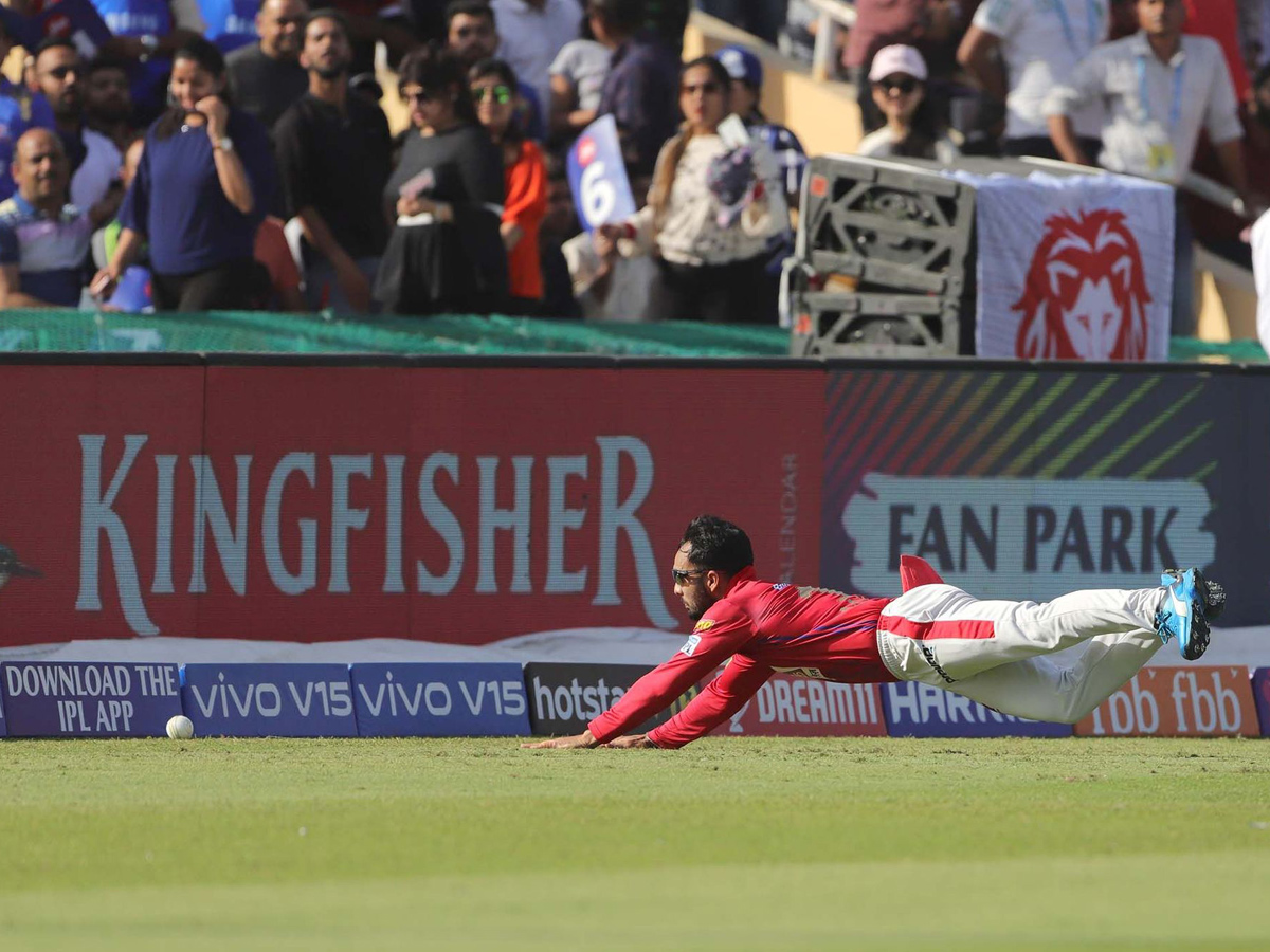 Rahul, Mayank lead Kings XI Punjab to eight-wicket win over  mumbai indians Photo Gallery - Sakshi5