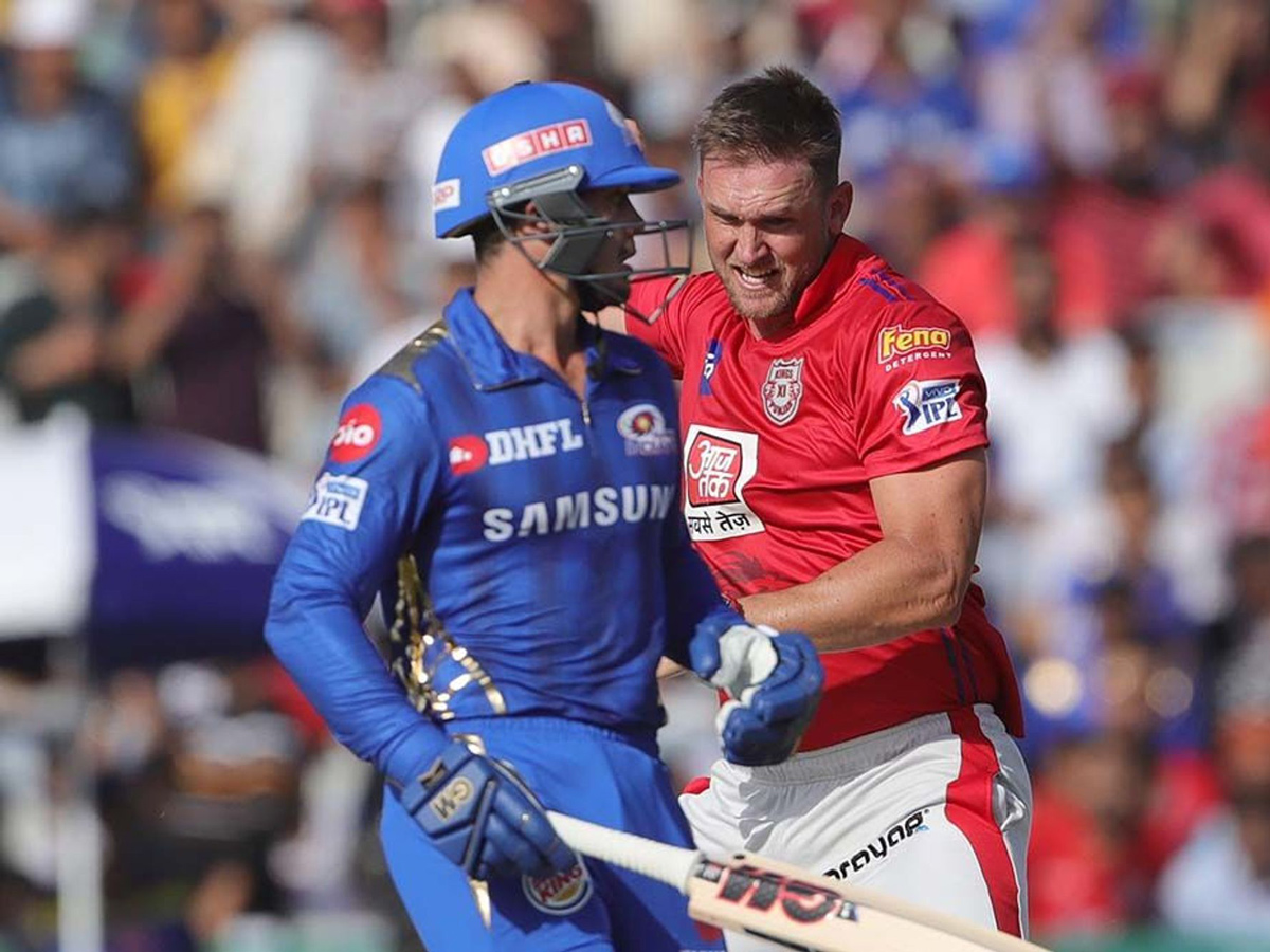 Rahul, Mayank lead Kings XI Punjab to eight-wicket win over  mumbai indians Photo Gallery - Sakshi7