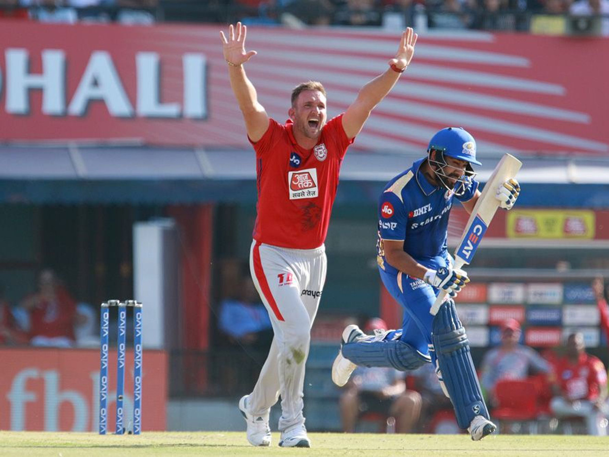 Rahul, Mayank lead Kings XI Punjab to eight-wicket win over  mumbai indians Photo Gallery - Sakshi10
