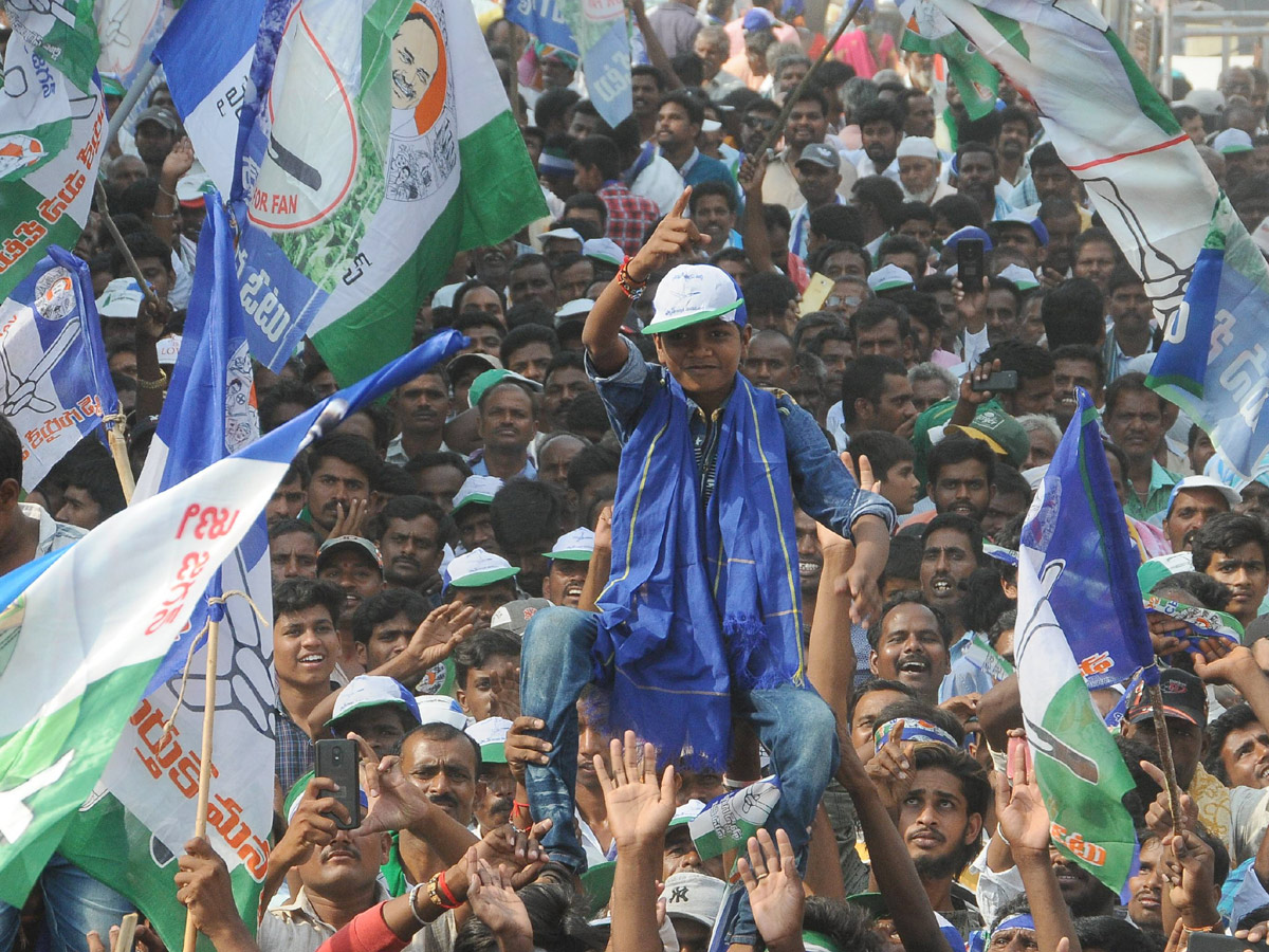 YS Jagan Election Campaign in Penukonda Anantapur District photo Gallery - Sakshi9