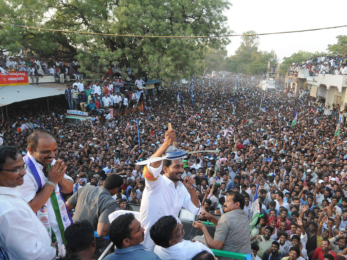 YS Jagan Election Campaign in Penukonda Anantapur District photo Gallery - Sakshi2