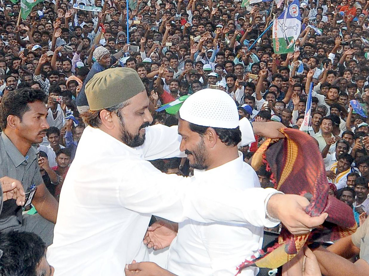 YS Jagan Election Campaign in Penukonda Anantapur District photo Gallery - Sakshi14