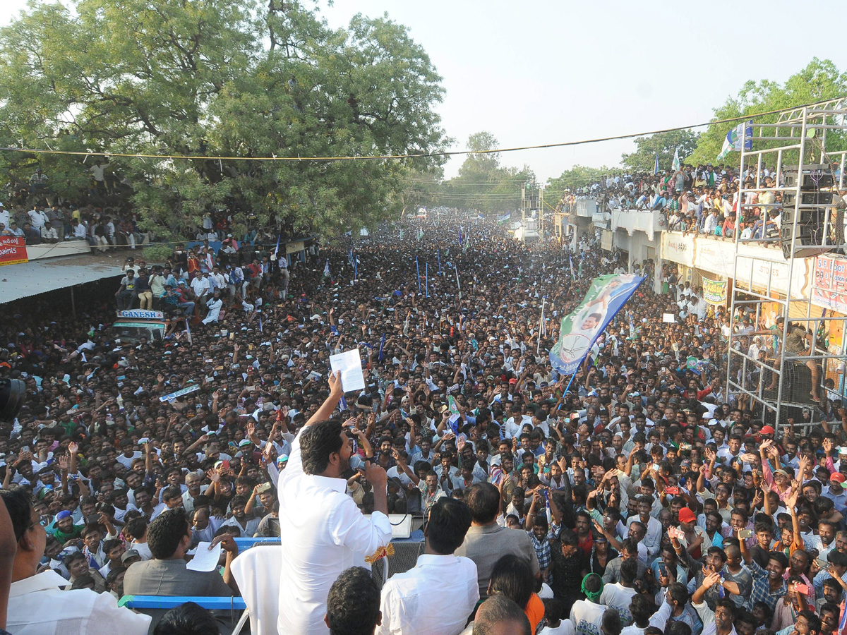 YS Jagan Election Campaign in Penukonda Anantapur District photo Gallery - Sakshi3