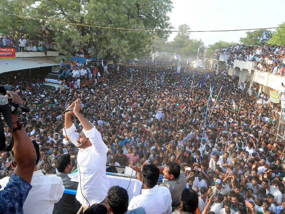 YS Jagan Election Campaign in Penukonda Anantapur District photo Gallery - Sakshi4