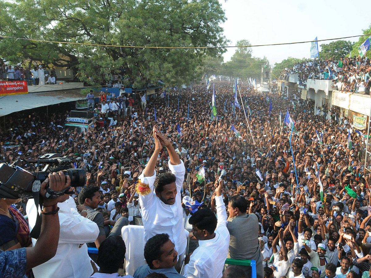 YS Jagan Election Campaign in Penukonda Anantapur District photo Gallery - Sakshi8