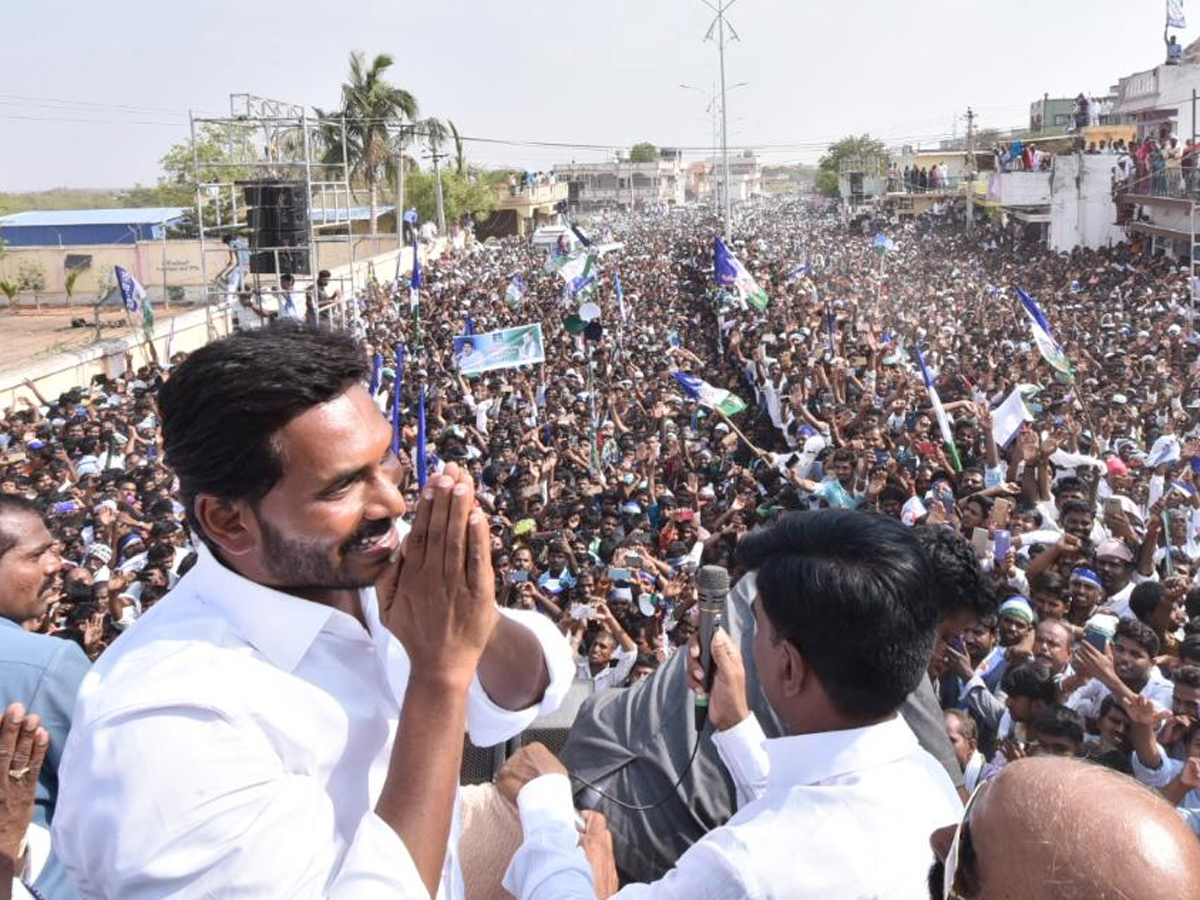 YS Jagan Public Meeting at Madakasira Photo Gallery - Sakshi10