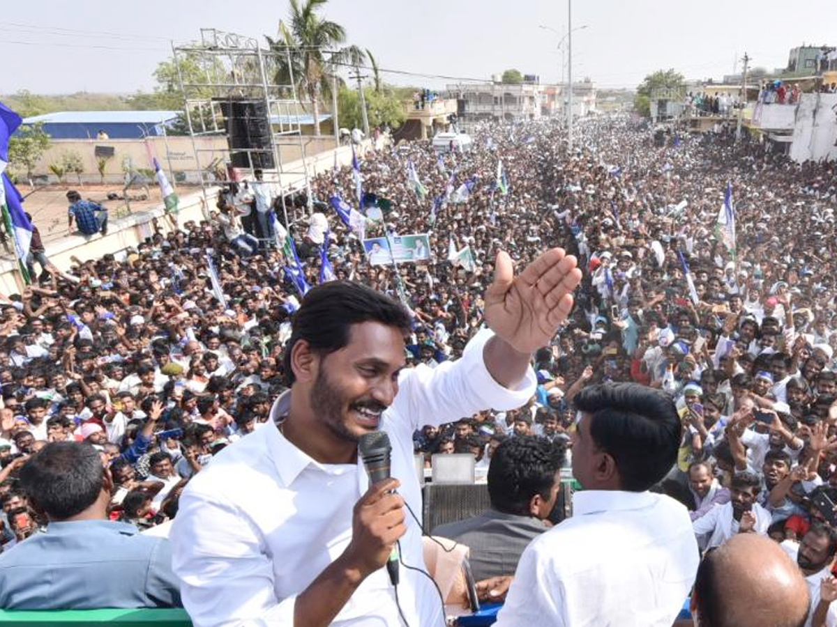 YS Jagan Public Meeting at Madakasira Photo Gallery - Sakshi2